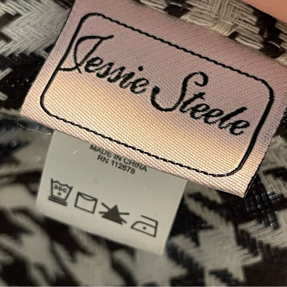 JESSIE STEELE Apron Houndstooth Print with Pink Trim - Picture 8 of 9